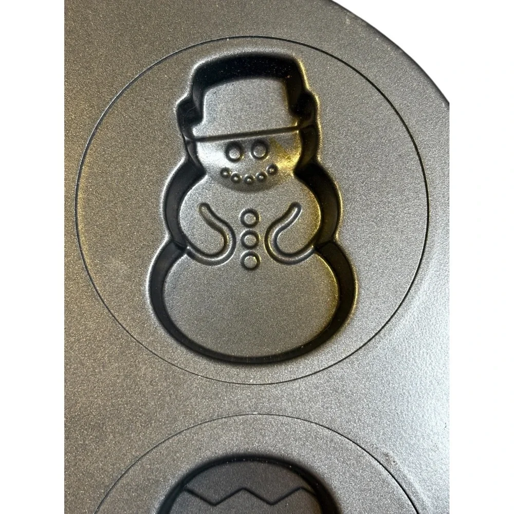 Wilton‎ Holiday Shapes Muffin Pan 12 Cavity Christmas Grey Non-Stick Baking Mold